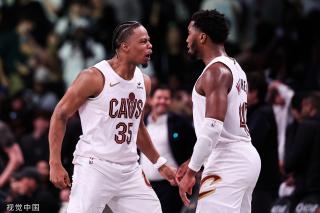 展现出与大 展现出与大